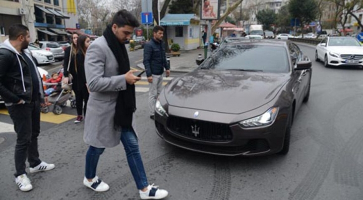 Yerli ve yabancı yıldız isimlerin lüks otomobilleri! 29
