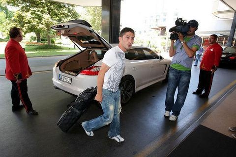 Yerli ve yabancı yıldız isimlerin lüks otomobilleri! 41