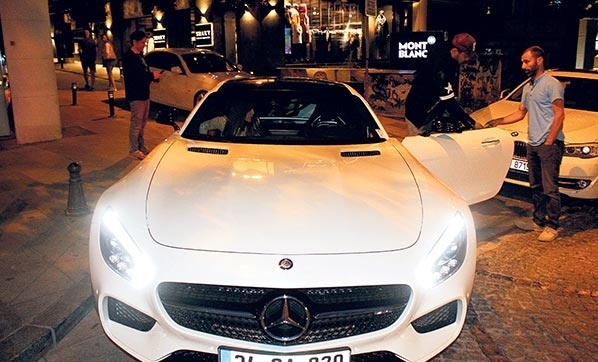 Yerli ve yabancı yıldız isimlerin lüks otomobilleri! 6