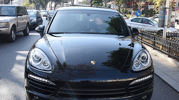 Yerli ve yabancı yıldız isimlerin lüks otomobilleri! 35