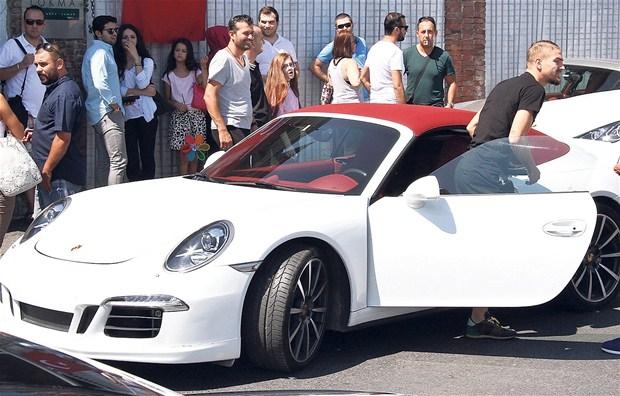 Yerli ve yabancı yıldız isimlerin lüks otomobilleri! 38
