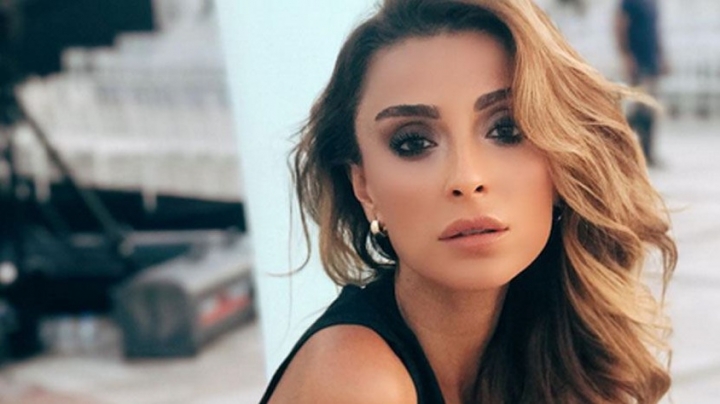 Burcu Esmersoy ve Özge Ulusoy'un cüretkar kıyafeti! 19