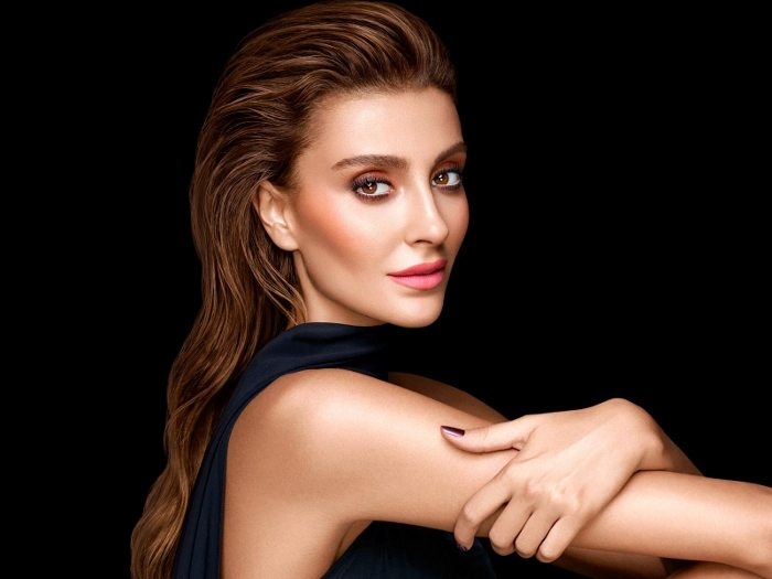 Burcu Esmersoy ve Özge Ulusoy'un cüretkar kıyafeti! 9