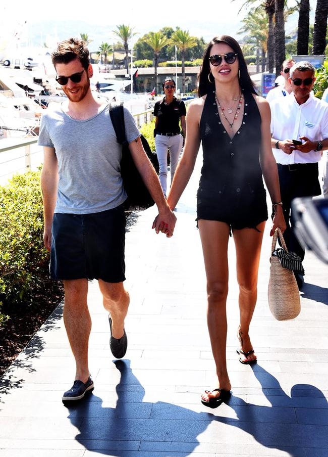 Adriana Lima, Metin Hara'dan bebek istiyor! 6