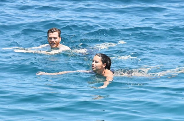 Adriana Lima, Metin Hara'dan bebek istiyor! 1