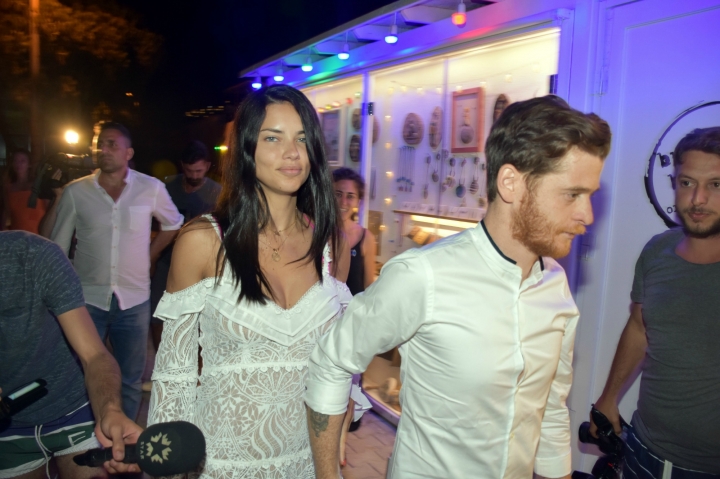 Adriana Lima, Metin Hara'dan bebek istiyor! 14