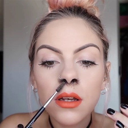 Makyaj bloggerlarından mide bulandıran bir akım! 8