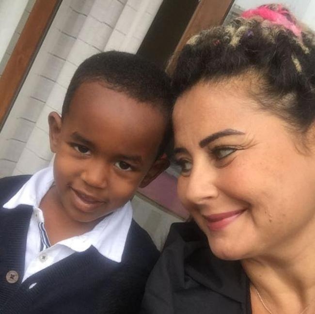 Esra Akkaya ve siyahi oğlu Instagram fenomeni oldu! 7