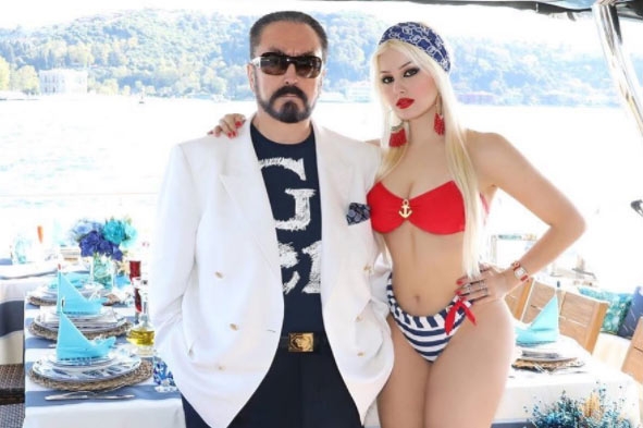 Adnan Oktar ve kediciklerinin dillere destan yat sefası! 8
