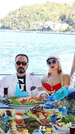 Adnan Oktar ve kediciklerinin dillere destan yat sefası! 7