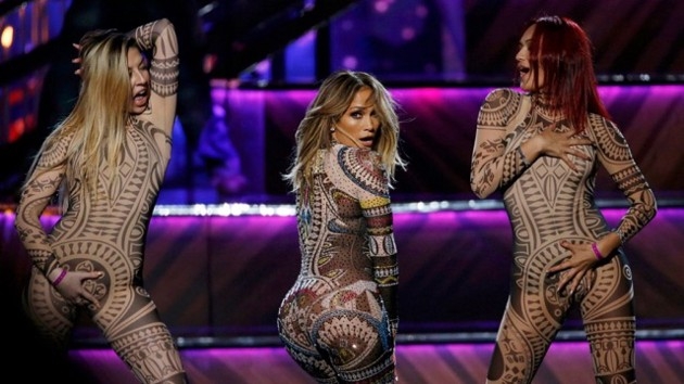Cengiz Abazoğlu, Jennifer Lopez'i baştan aşağı giydirdi! 21