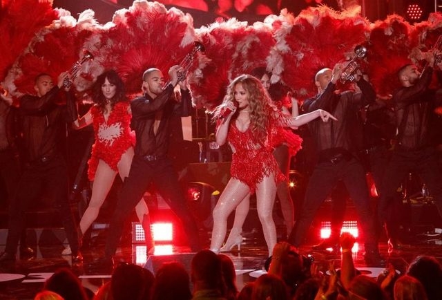 Cengiz Abazoğlu, Jennifer Lopez'i baştan aşağı giydirdi! 4