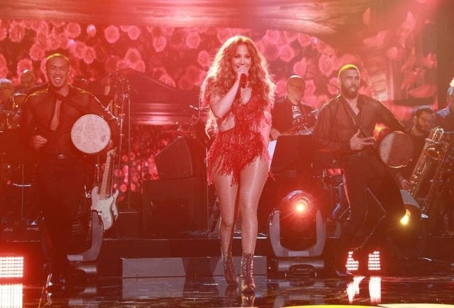 Cengiz Abazoğlu, Jennifer Lopez'i baştan aşağı giydirdi! 3