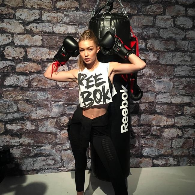 Gigi ve Bella Hadid kardeşlerden bambaşka bir spor giyim yorumu! 37