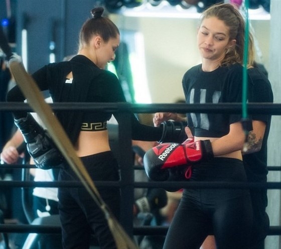 Gigi ve Bella Hadid kardeşlerden bambaşka bir spor giyim yorumu! 38