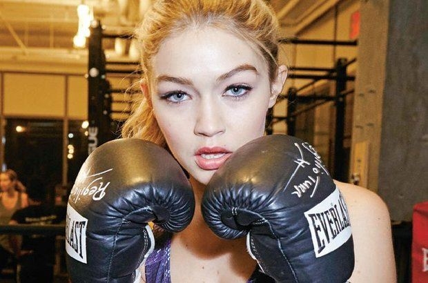 Gigi ve Bella Hadid kardeşlerden bambaşka bir spor giyim yorumu! 30