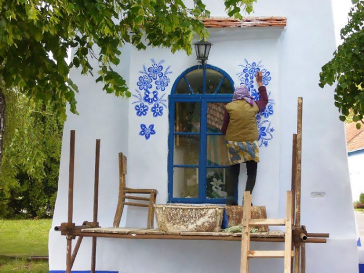Çek asıllı büyükanne yaşadığı köyü sanat sergisine çevirdi! 14