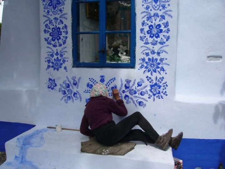 Çek asıllı büyükanne yaşadığı köyü sanat sergisine çevirdi! 1