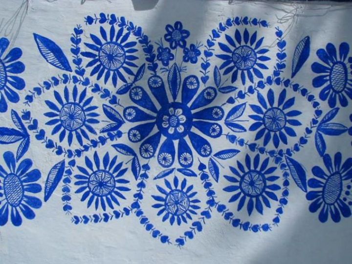 Çek asıllı büyükanne yaşadığı köyü sanat sergisine çevirdi! 9