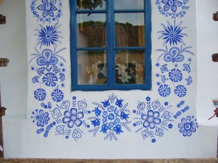 Çek asıllı büyükanne yaşadığı köyü sanat sergisine çevirdi! 3