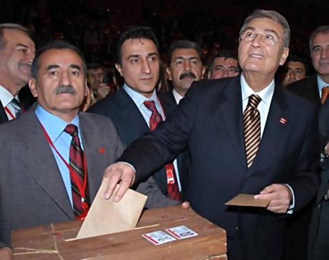 Deniz Baykal'ın dünden bugüne daha önce görülmeyen fotoğrafları! 11