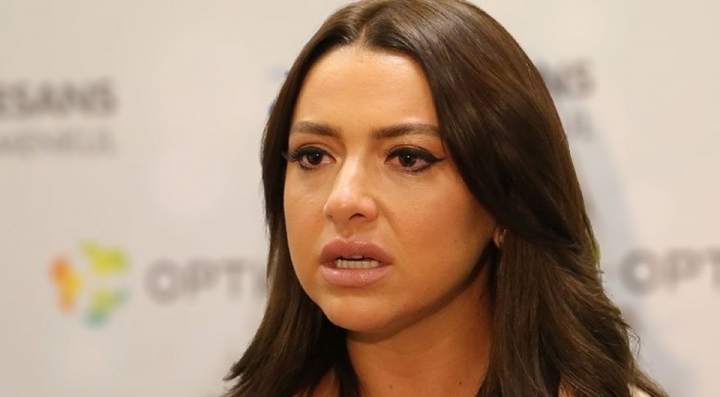 Hadise dış görünüşündeki büyük değişikliği anlattı! 25