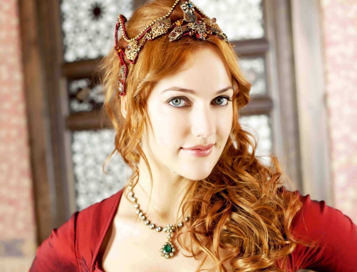 Meryem Uzerli hakkında merak edilenleri paylaştı! 16