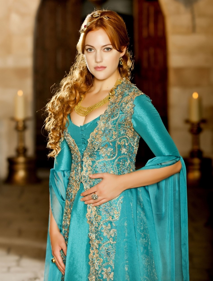 Meryem Uzerli hakkında merak edilenleri paylaştı! 18