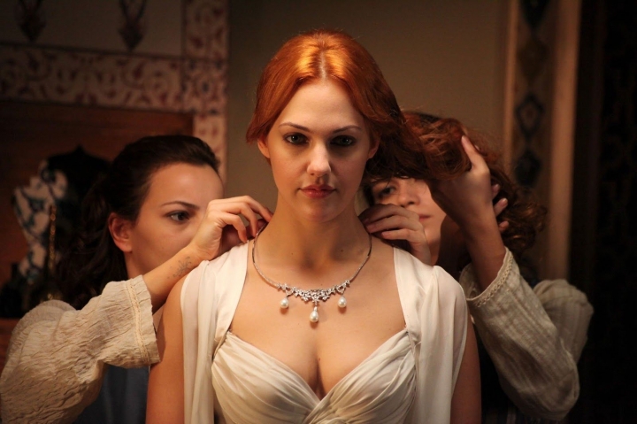 Meryem Uzerli hakkında merak edilenleri paylaştı! 6