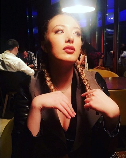 Nergis Kumbasar'dan, kızı Yasmin Erbil'in cesur pozlarına şaşırtan yaklaşım! 5