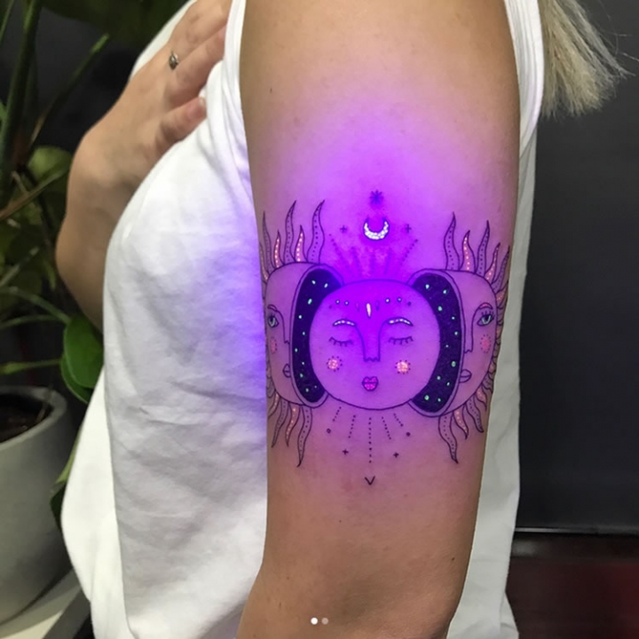 Yeni moda "UV dövmeleri"ni görenler hayran kalıyor! 1