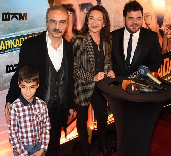 '3 Adam'ın yeni filmi 'Yol Arkadaşım'ın galasına ünlü yağmuru! 25