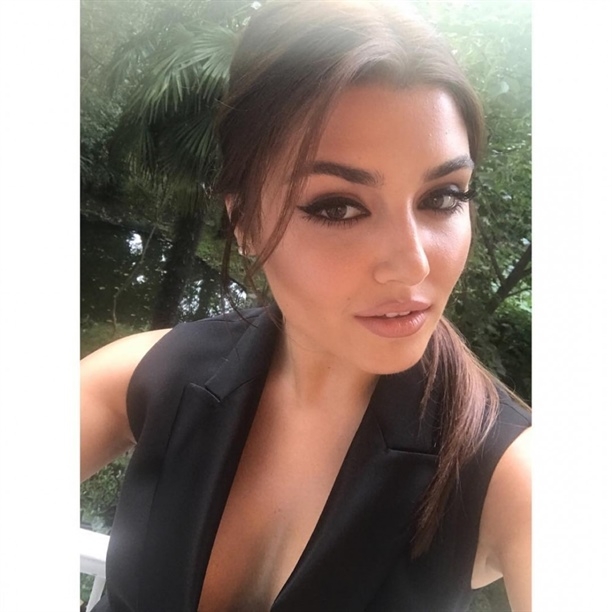 Hande Erçel'e yeni sevgiliden büyük yasak! 55