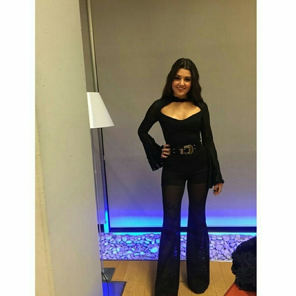 Hande Erçel'e yeni sevgiliden büyük yasak! 42