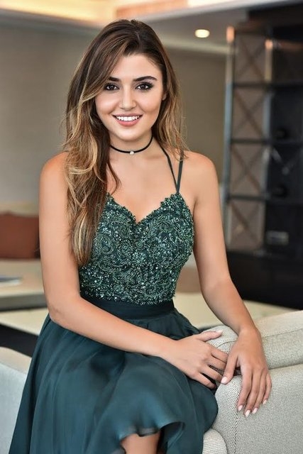 Hande Erçel'e yeni sevgiliden büyük yasak! 12