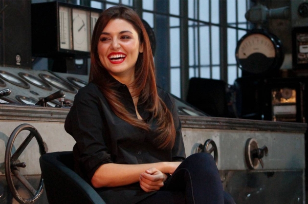 Hande Erçel'e yeni sevgiliden büyük yasak! 15