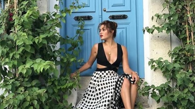 Hande Erçel'e yeni sevgiliden büyük yasak! 26