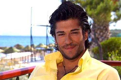 Burak Özçivit'in Best Model yarışmasındaki hali görenleri şaşkına çevirdi! 19