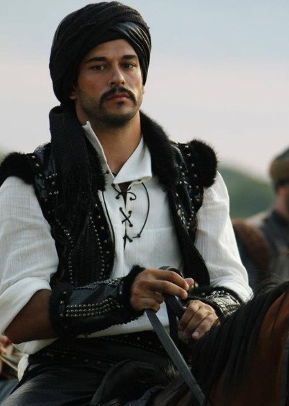 Burak Özçivit'in Best Model yarışmasındaki hali görenleri şaşkına çevirdi! 22