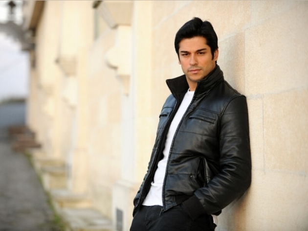 Burak Özçivit'in Best Model yarışmasındaki hali görenleri şaşkına çevirdi! 12