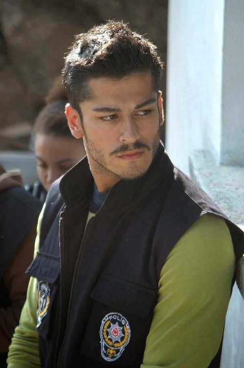 Burak Özçivit'in Best Model yarışmasındaki hali görenleri şaşkına çevirdi! 23