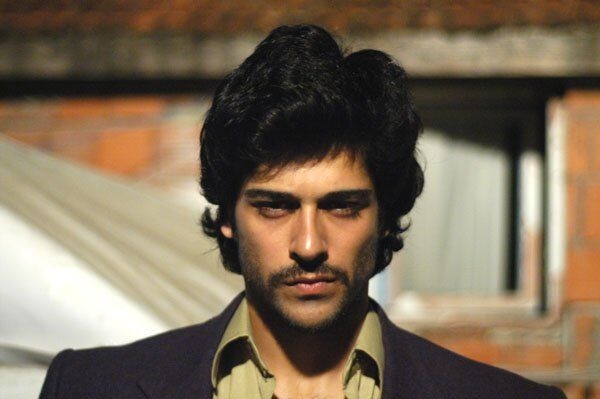 Burak Özçivit'in Best Model yarışmasındaki hali görenleri şaşkına çevirdi! 18