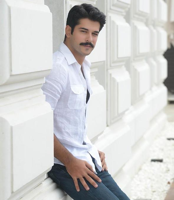 Burak Özçivit'in Best Model yarışmasındaki hali görenleri şaşkına çevirdi! 37