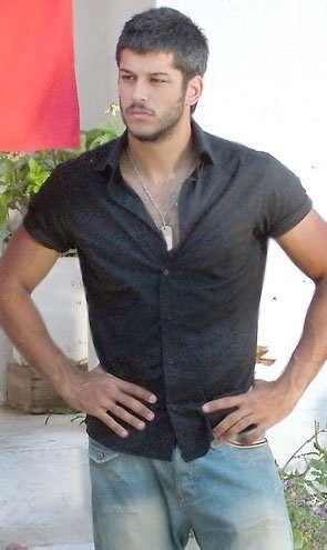 Burak Özçivit'in Best Model yarışmasındaki hali görenleri şaşkına çevirdi! 17