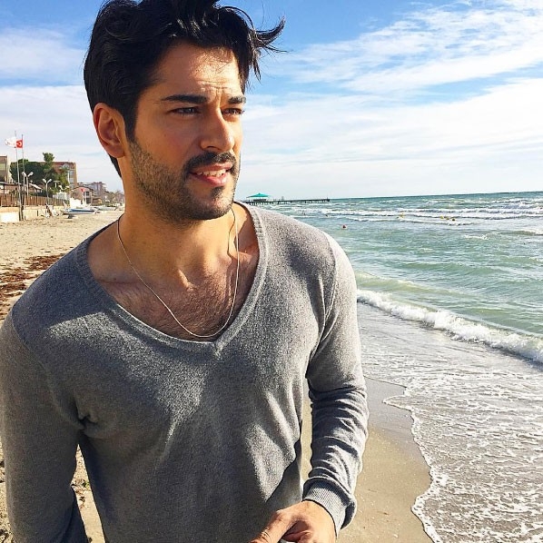 Burak Özçivit'in Best Model yarışmasındaki hali görenleri şaşkına çevirdi! 33