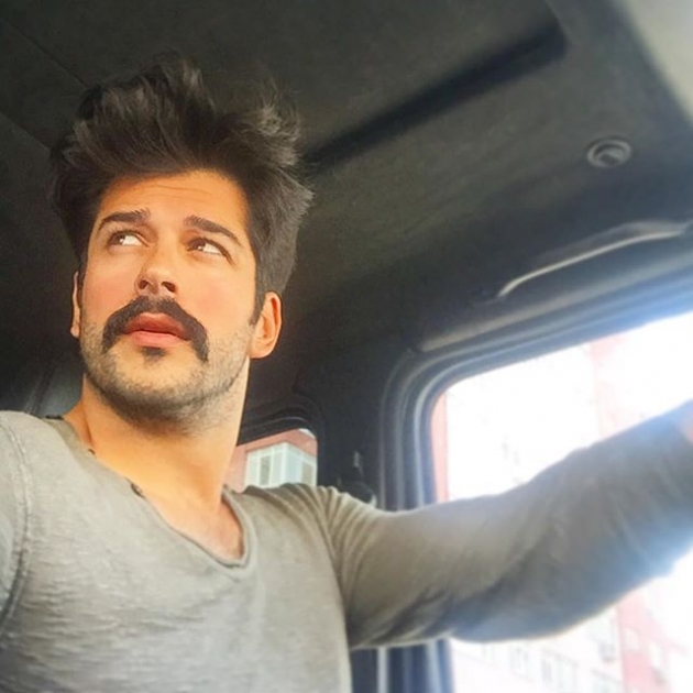 Burak Özçivit'in Best Model yarışmasındaki hali görenleri şaşkına çevirdi! 10