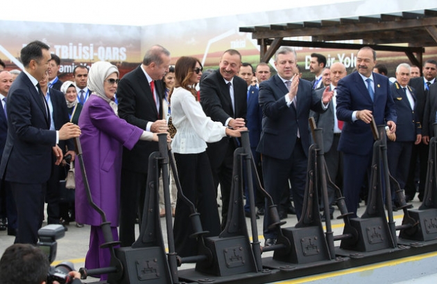 Bakü-Tiflis-Kars Demiryolu Hattı görkemli bir törenle açıldı! 11