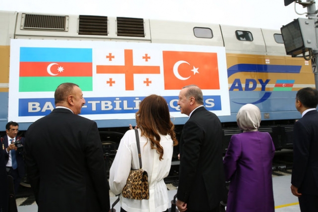Bakü-Tiflis-Kars Demiryolu Hattı görkemli bir törenle açıldı! 17