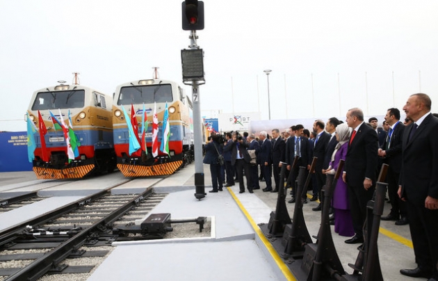 Bakü-Tiflis-Kars Demiryolu Hattı görkemli bir törenle açıldı! 6