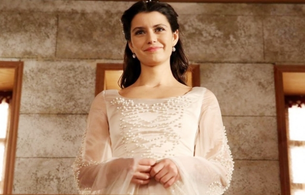 Beren Saat mum gibi eriyip bitti! 26